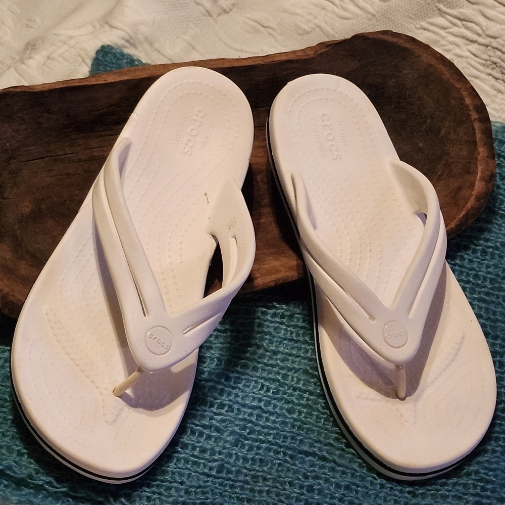 Crocs white flip flop size 10